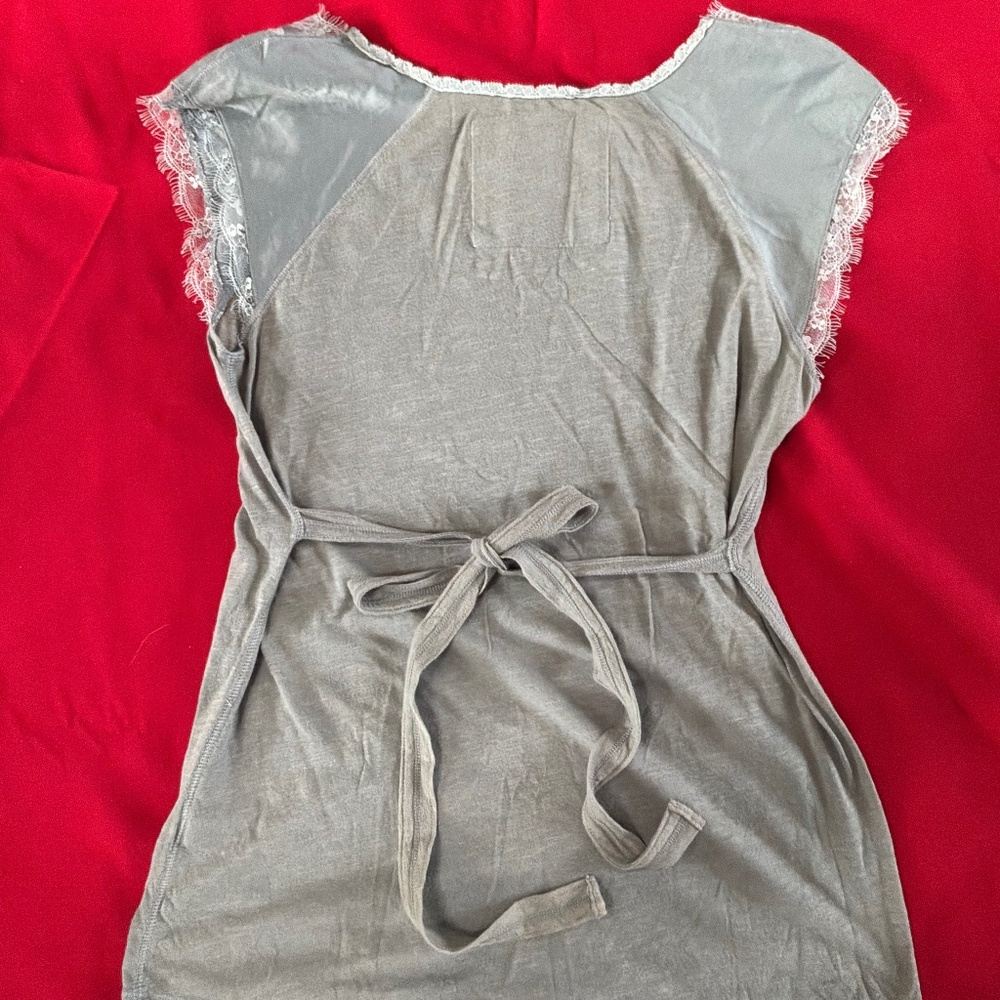 Abercrombie & Fitch lace trimmed T - Picture 2 of 2